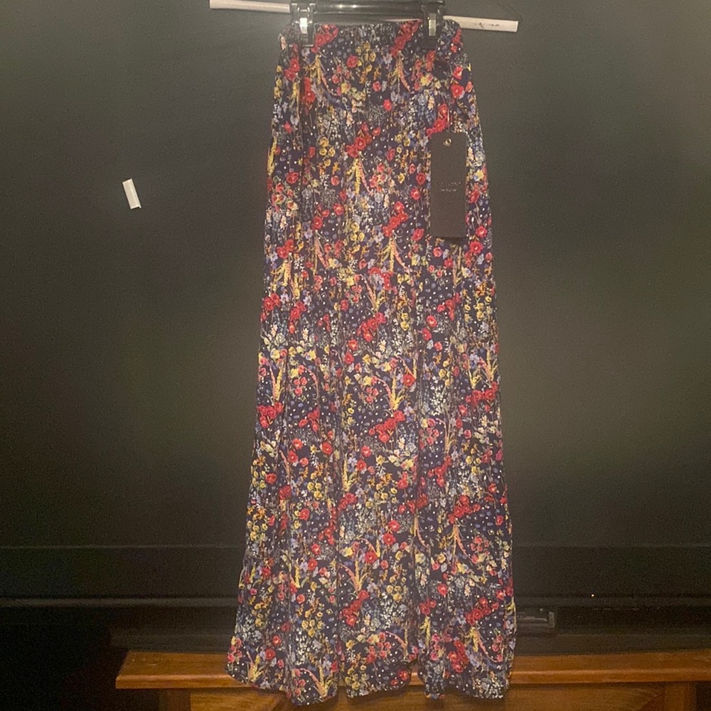 Espresso skirt size medium navy floral design